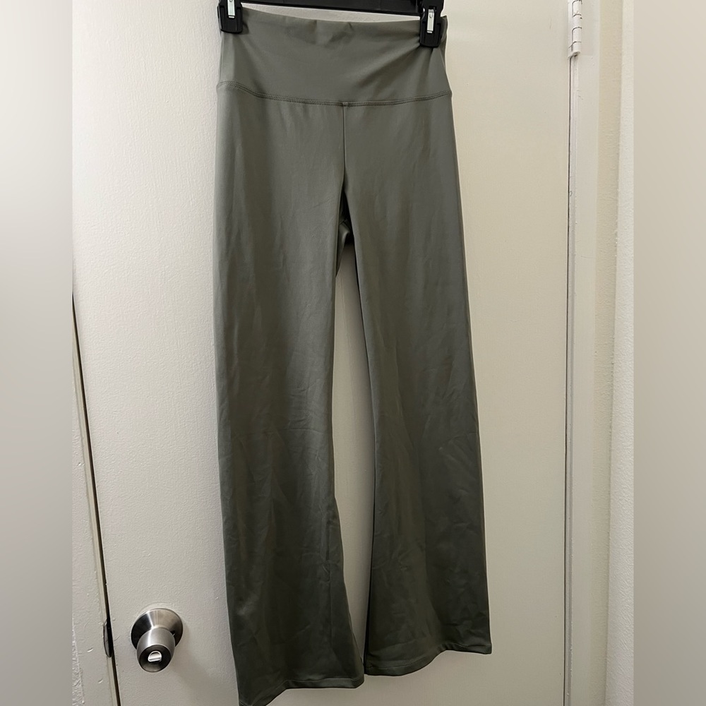 SOLD-New American Eagle flare leggings
